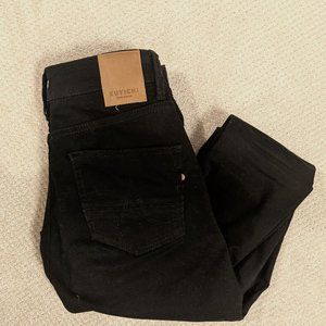 Black, high-waisted skinny jeans